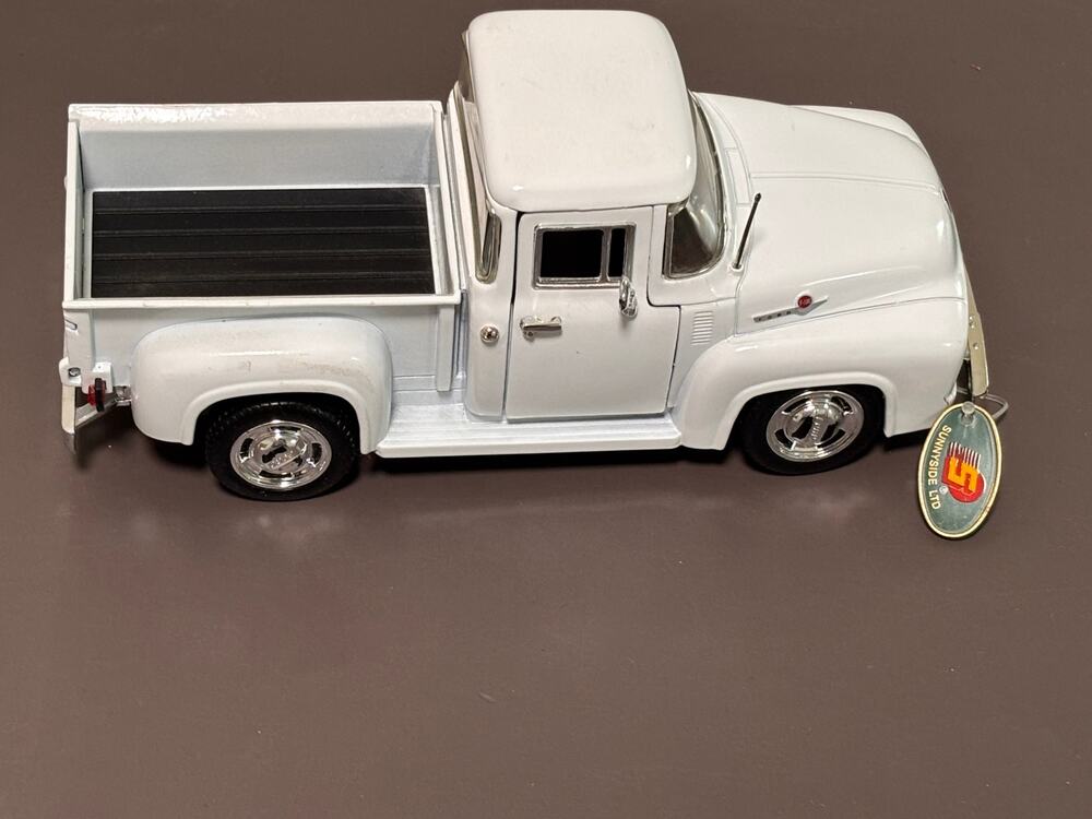 Sunnyside LTD SS 7601 1/24 Scale 1956 WhiteFord F-100 Pick Up Diecast